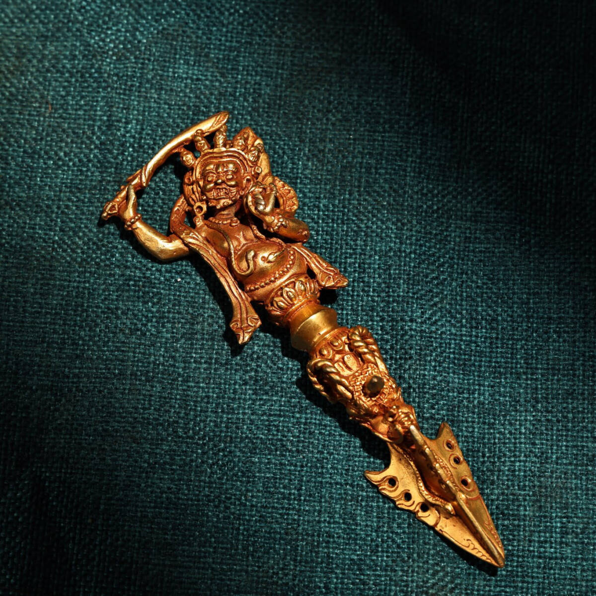 館蔵珍品 銅製 塗金 金剛手護法降魔法器』置物 賞物 貴重 館蔵珍品 銅製 塗金 金剛手護法降魔法器』置物 賞物 貴重
