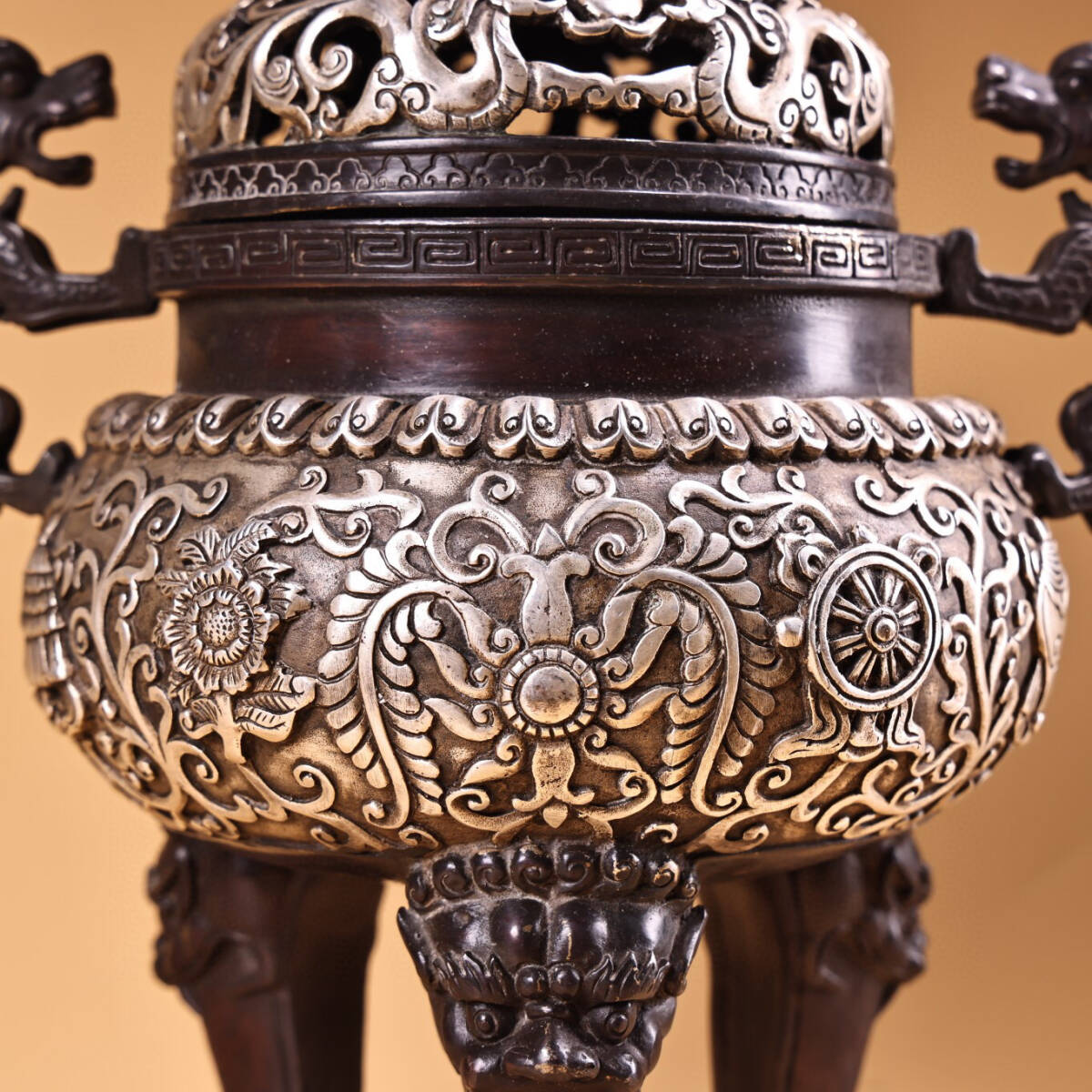 館蔵珍品 銅製 銀鍍 雙耳 獅蓋三足熏香炉』置物 賞物 貴重物品 館蔵珍品 銅製 銀鍍 雙耳 獅蓋三足熏香炉』置物 賞物 貴重物品