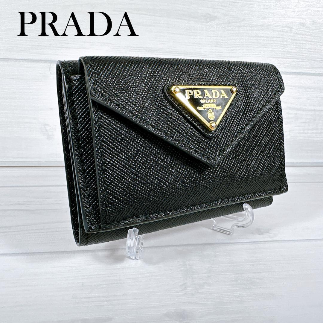 美品 刻印RFIDタグあり プラダ 三つ折り財布 三角ロゴ ヴィッ 美品 刻印RFIDタグあり プラダ 三つ折り財布 三角ロゴ ヴィッ