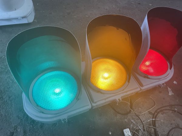信号機 本物 Yahoo!オークション - 【39】信号機 本物 平成10年製 小糸工業