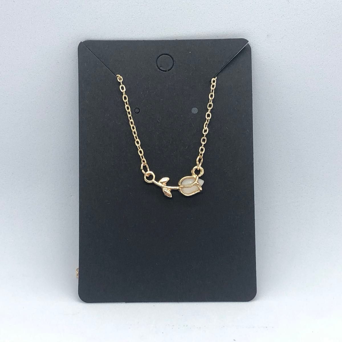 新品 チューリップのネックレス ゴールド シンプル 花 新品 チューリップのネックレス ゴールド シンプル 花