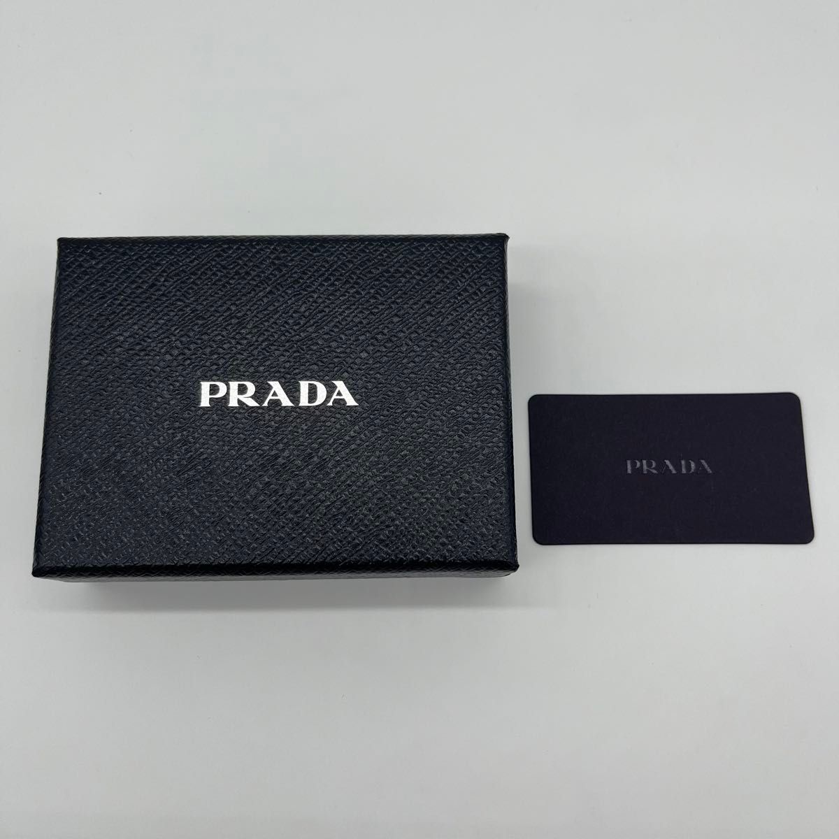【極美品】PRADA プラダ 6連キーケース サフィアーノ レザー 2PG002 リング ブラック 箱 ギャランティカード 小物 【極美品】PRADA プラダ 6連キーケース サフィアーノ レザー 2PG002 リング ブラック 箱 ギャランティカード 小物
