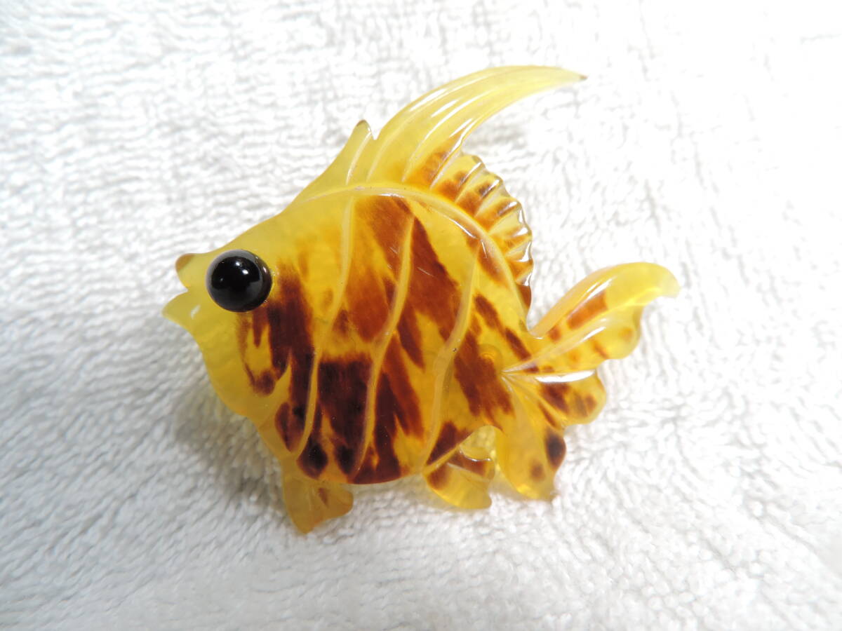 【質問欄より値下げ交渉可】中古品・美品・鼈甲ブローチ・魚デザイン・全縦60ミリ、横55ミリ・重さ:約8.30g