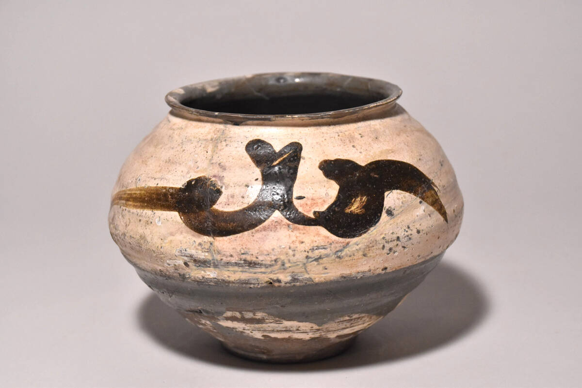 Yahoo!オークション - 「栗八」鶏龍山鉄絵壺(李朝時代) Yahoo!オークション - 「栗八」鶏龍山鉄絵壺(李朝時代)