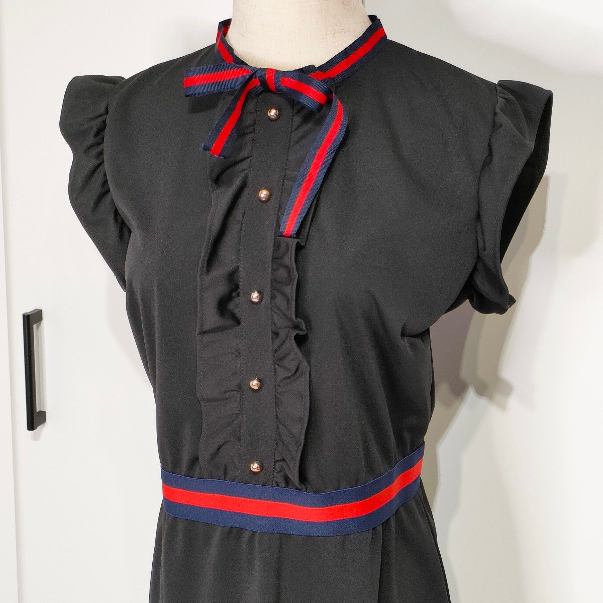 新品未使用】GUCCI風 ワンピース ノースリーブ リボン 黒 ひざ丈 新品未使用】GUCCI風 ワンピース ノースリーブ リボン 黒 ひざ丈
