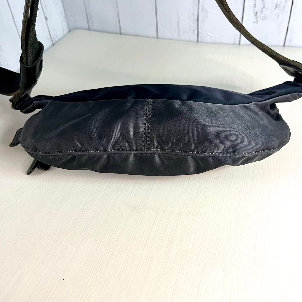 BUTTEROブッテロ ナイロン×レザー ボディバッグ ウエストバッグ BUTTEROブッテロ ナイロン×レザー ボディバッグ ウエストバッグ