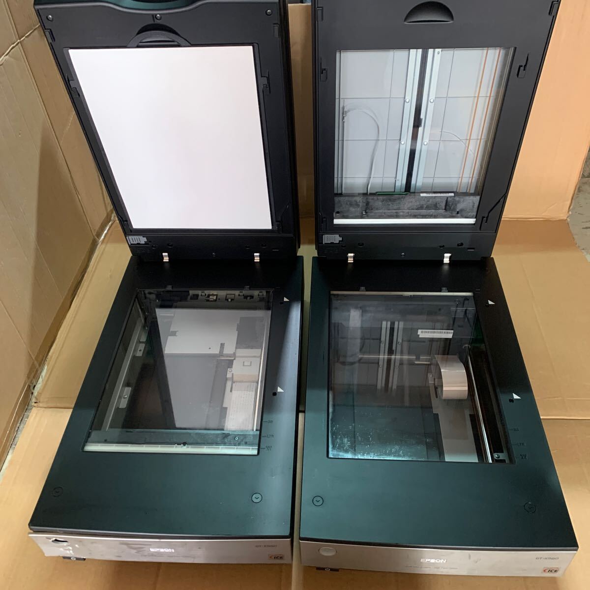 2 шт. комплект EPSON/ Epson A4 соответствует планшетный сканер -GT-X980 б/у скан работоспособность не проверялась [ Junk ] возвращенние товара не возможно адаптор нет повреждение есть 