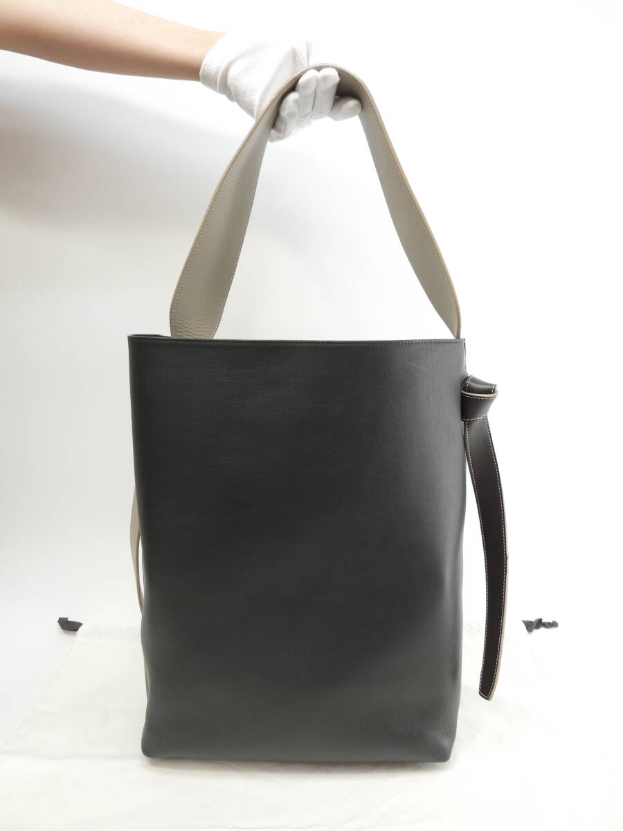 セリーヌ ツイステッドカバ レザー 緑系 セミショルダーバッグ セリーヌ ツイステッドカバ レザー 緑系 セミショルダーバッグ