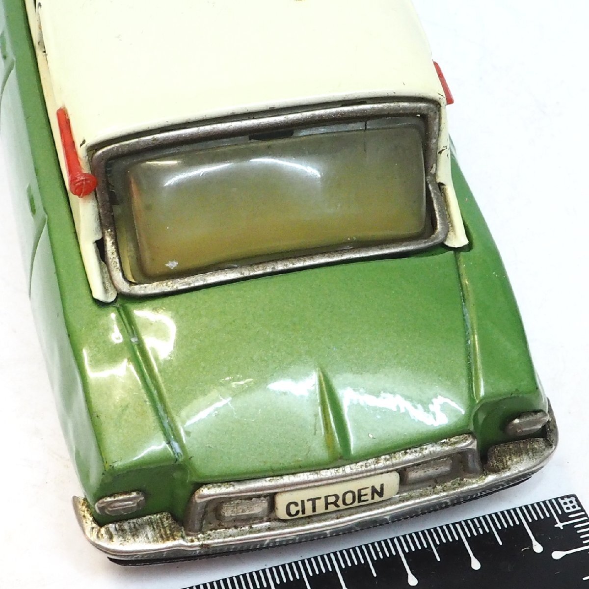 萬代屋【CITROEN DS19 Sedanシトロエン セダン黄緑】ブリキ 萬代屋【CITROEN DS19 Sedanシトロエン セダン黄緑】ブリキ