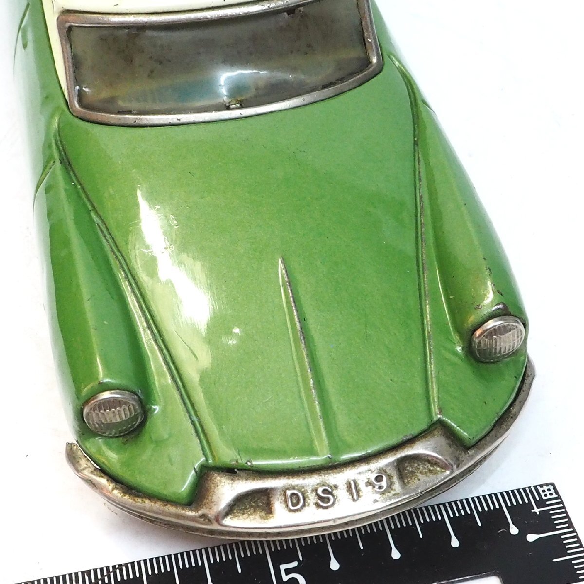 萬代屋【CITROEN DS19 Sedanシトロエン セダン黄緑】ブリキ 萬代屋【CITROEN DS19 Sedanシトロエン セダン黄緑】ブリキ