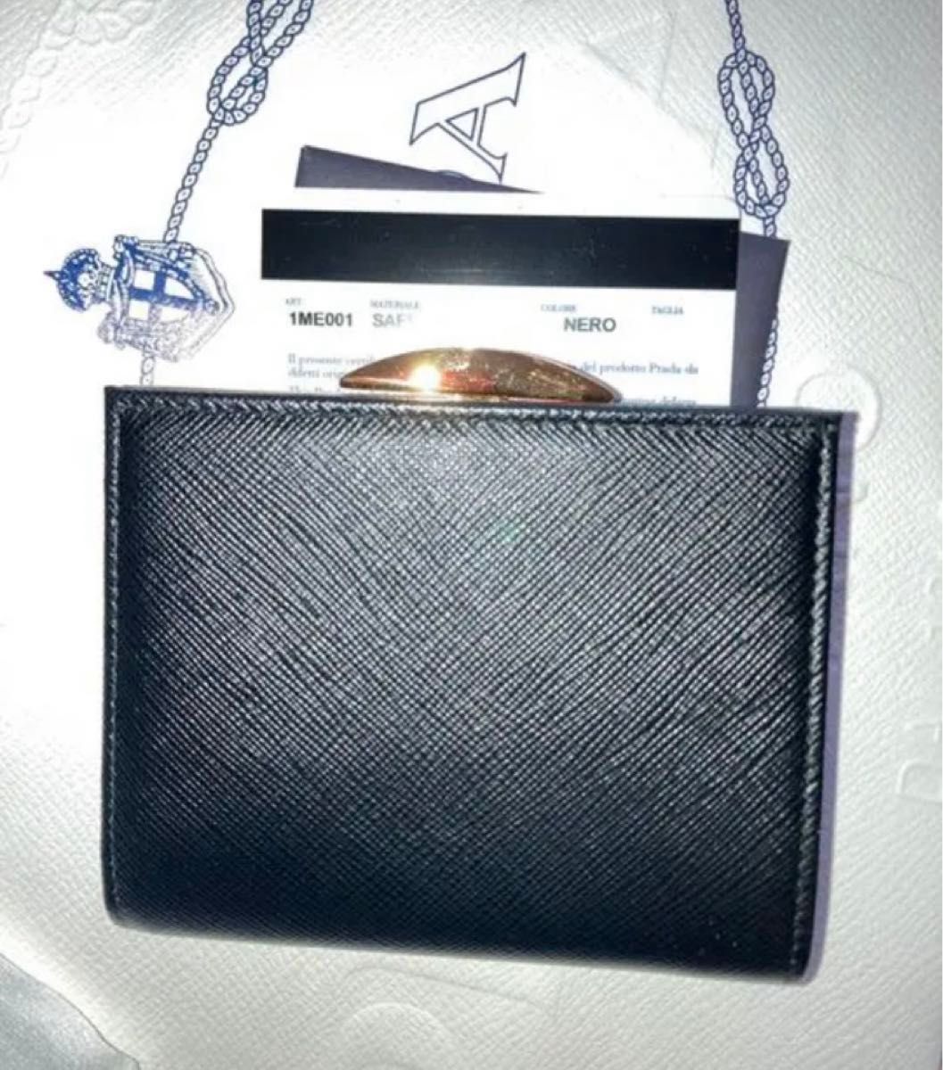 新品 PRADA・プラダ がま口 コンパクト 折りたたみ/折財布 黒 新品 PRADA・プラダ がま口 コンパクト 折りたたみ/折財布 黒