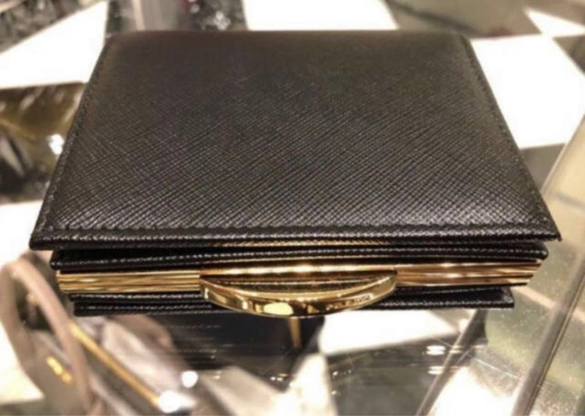 新品 PRADA・プラダ がま口 コンパクト 折りたたみ/折財布 黒 新品 PRADA・プラダ がま口 コンパクト 折りたたみ/折財布 黒