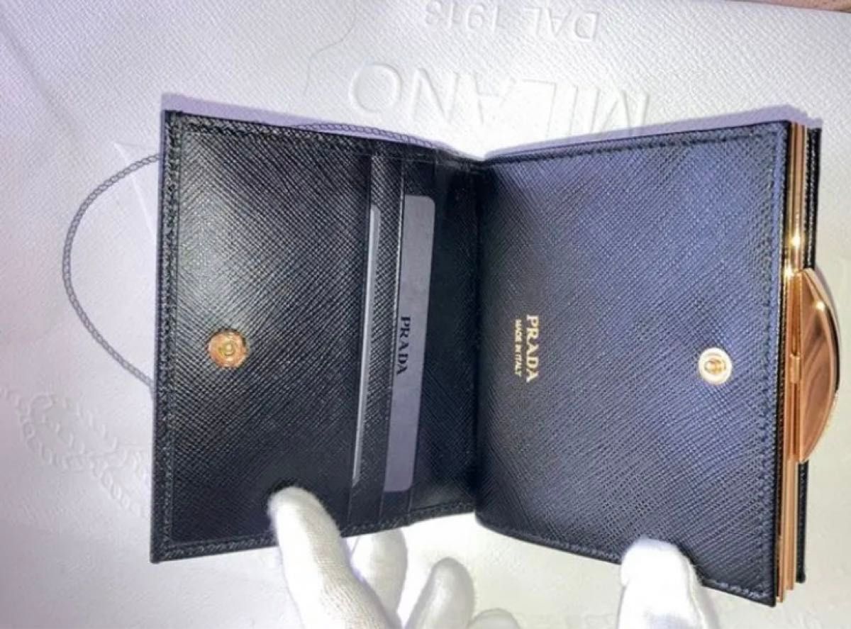 新品 PRADA・プラダ がま口 コンパクト 折りたたみ/折財布 黒 新品 PRADA・プラダ がま口 コンパクト 折りたたみ/折財布 黒