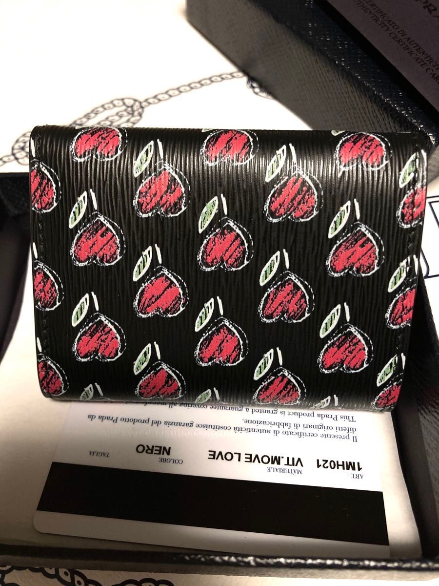 新品 プラダ ハート&黒 PRADA 三つ折り財布 1MH021 一点のお 新品 プラダ ハート&黒 PRADA 三つ折り財布 1MH021 一点のお