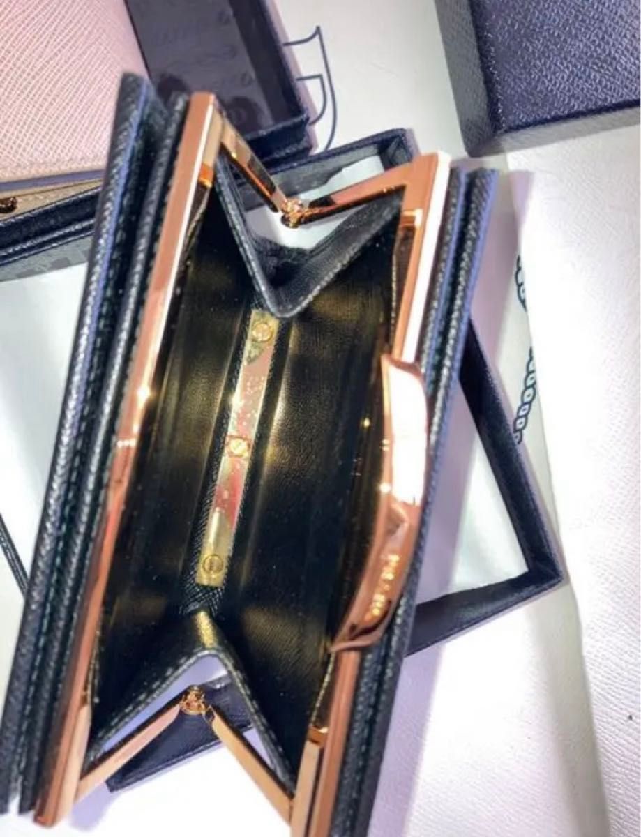 新品 PRADA・プラダ がま口 コンパクト 折りたたみ/折財布 黒 新品 PRADA・プラダ がま口 コンパクト 折りたたみ/折財布 黒