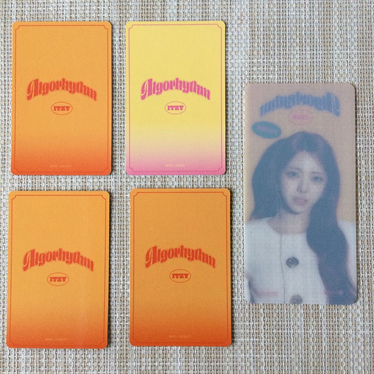 itzy ユナ algorhythm シングル CD トレカ yuna 通常盤 セット itzy ユナ algorhythm シングル CD トレカ yuna 通常盤 セット