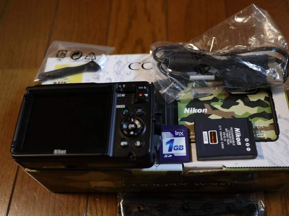 美品 ほぼ未使用 Nikon COOLPIX AW130 迷彩柄 迷彩色 ミリタリー 美品 ほぼ未使用 Nikon COOLPIX AW130 迷彩柄 迷彩色 ミリタリー