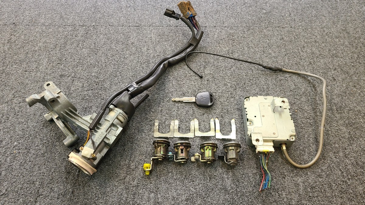 KD-V26WG パジェロ 4M40 キーレス イグニッション キーシリンダー レシーバー MR318458 1臺分セット 動(dòng)作OK