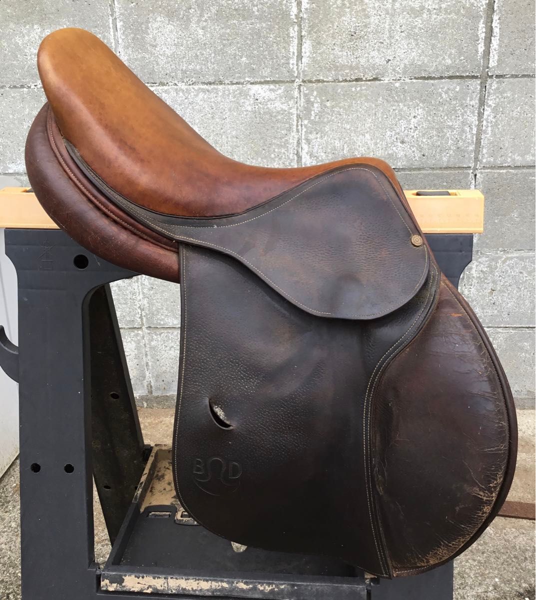 乗馬 障害鞍 BD 17 5 中古|Yahoo!フリマ(旧PayPayフリマ) 乗馬 障害鞍 BD 17 5 中古|Yahoo!フリマ(旧PayPayフリマ)