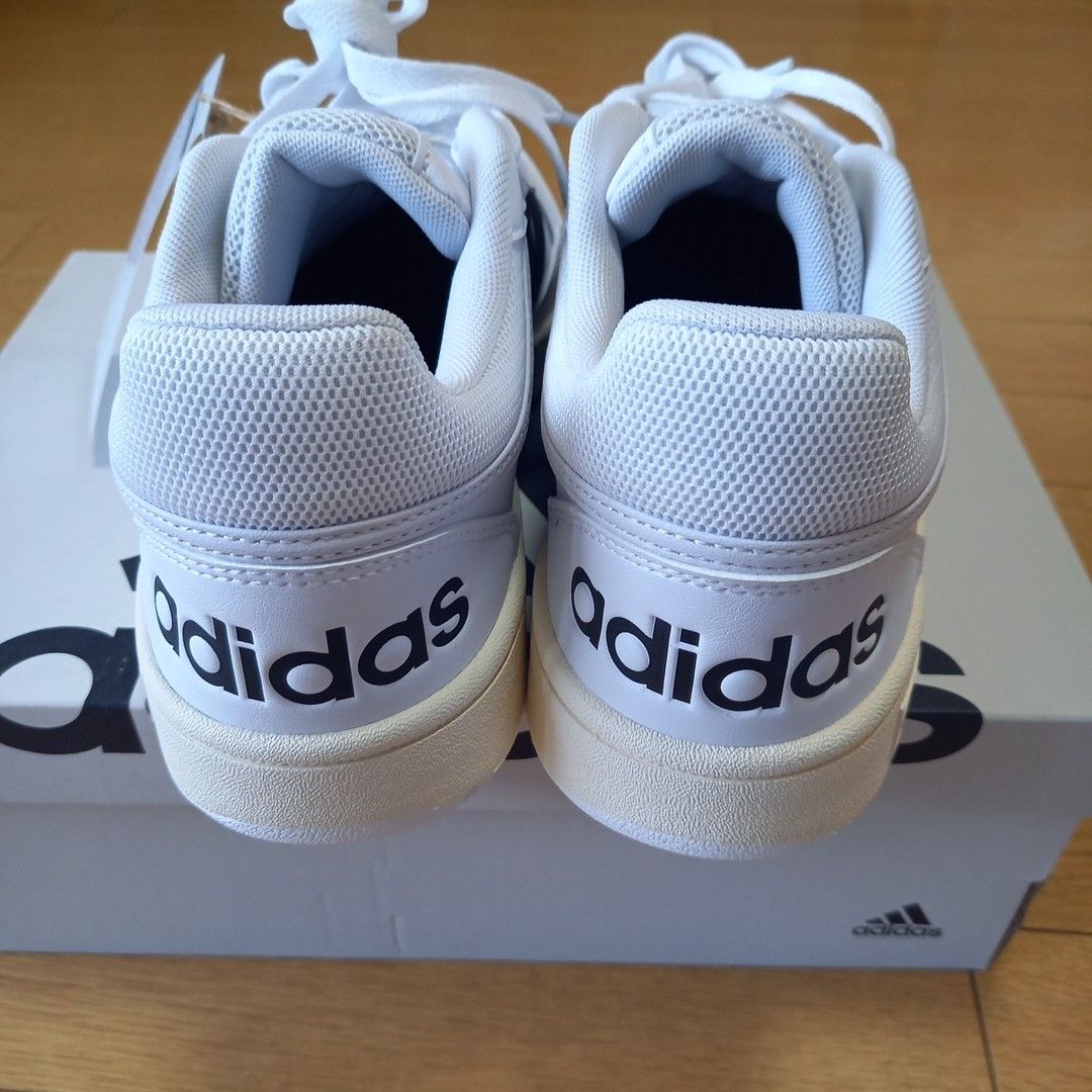 新品未使用タグつき adidas スニーカー HOOPS 3 0 25 5センチ 新品未使用タグつき adidas スニーカー HOOPS 3 0 25 5センチ