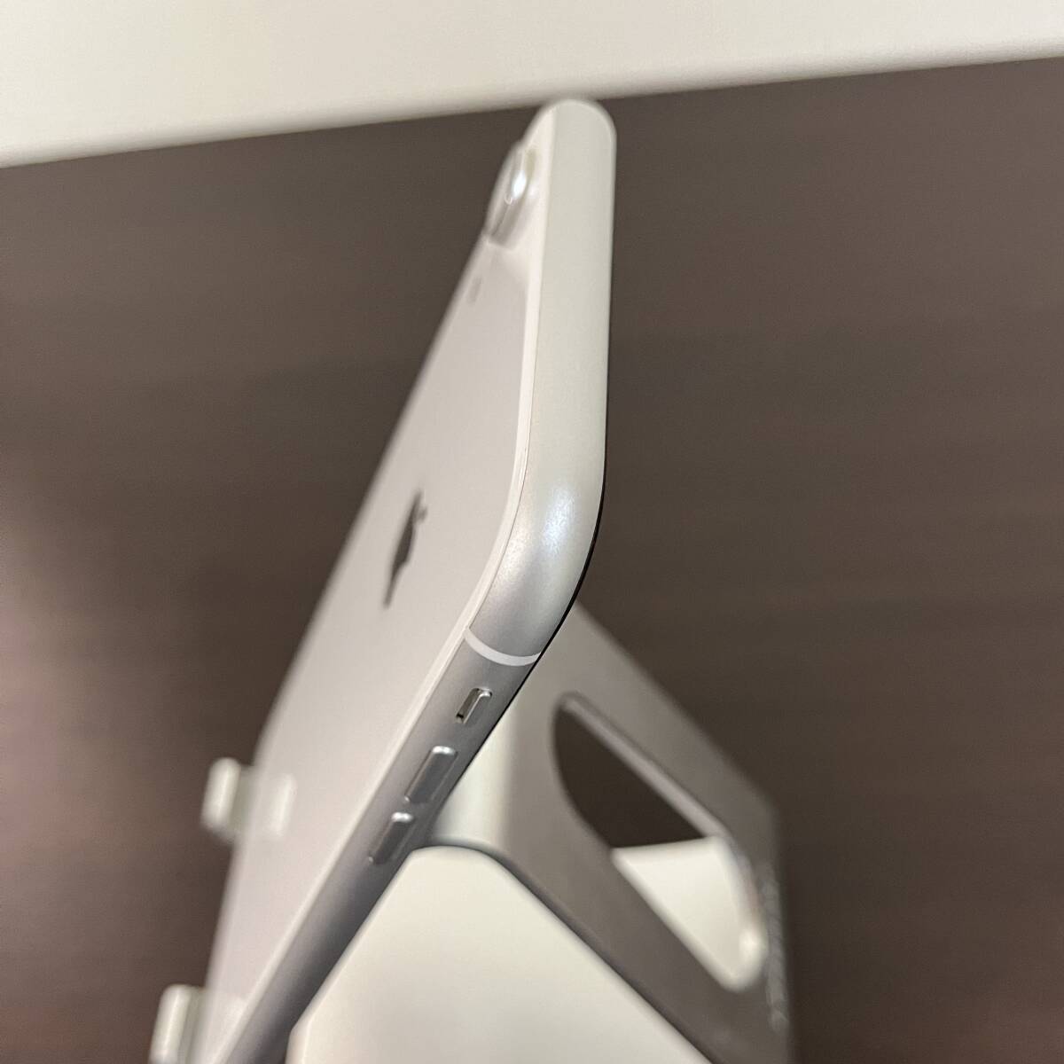 美品】iPhone XR 128GB ホワイト SIMフリー ネットワーク制限 美品】iPhone XR 128GB ホワイト SIMフリー ネットワーク制限