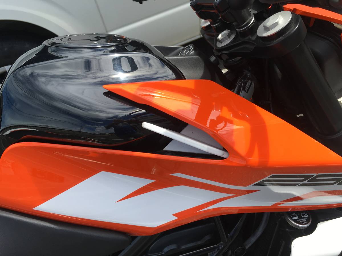 ■KTM 125 250 390 DUKE オリジナル デザイン ダクトフィン 【即納】【3Ｄプリント製品】【送料無料】