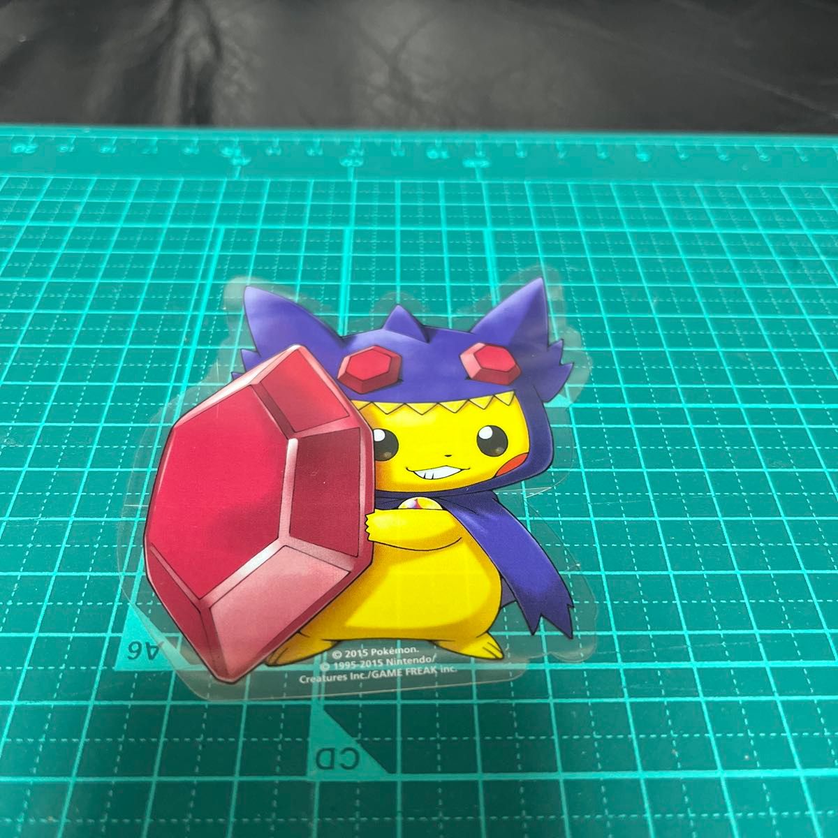 メガヤミラミのポンチョを着たピカチュウ ステッカー ヤミラミ メガヤミラミのポンチョを着たピカチュウ ステッカー ヤミラミ