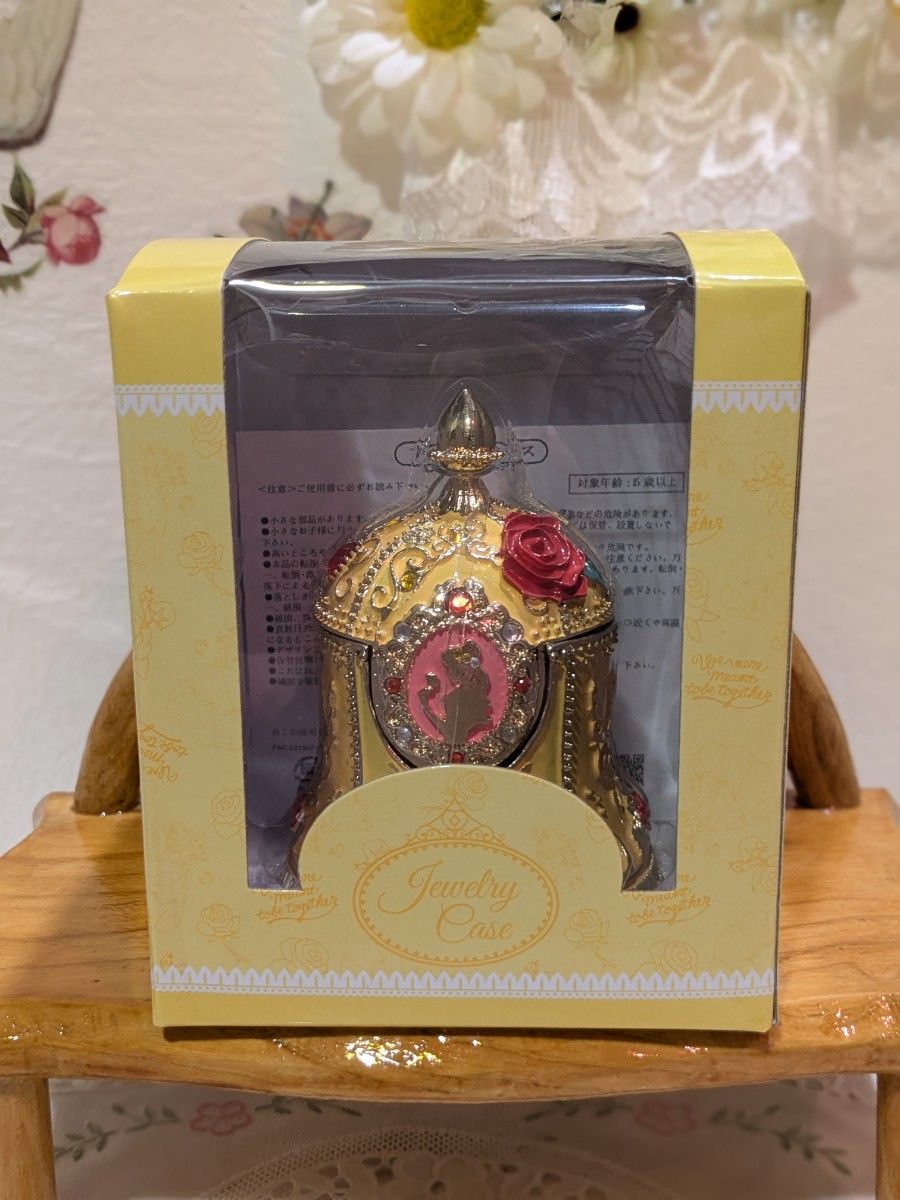 ディズニーストア ジュエリーケース 美女と野獣 ベル 新品未使用 ディズニーストア ジュエリーケース 美女と野獣 ベル 新品未使用