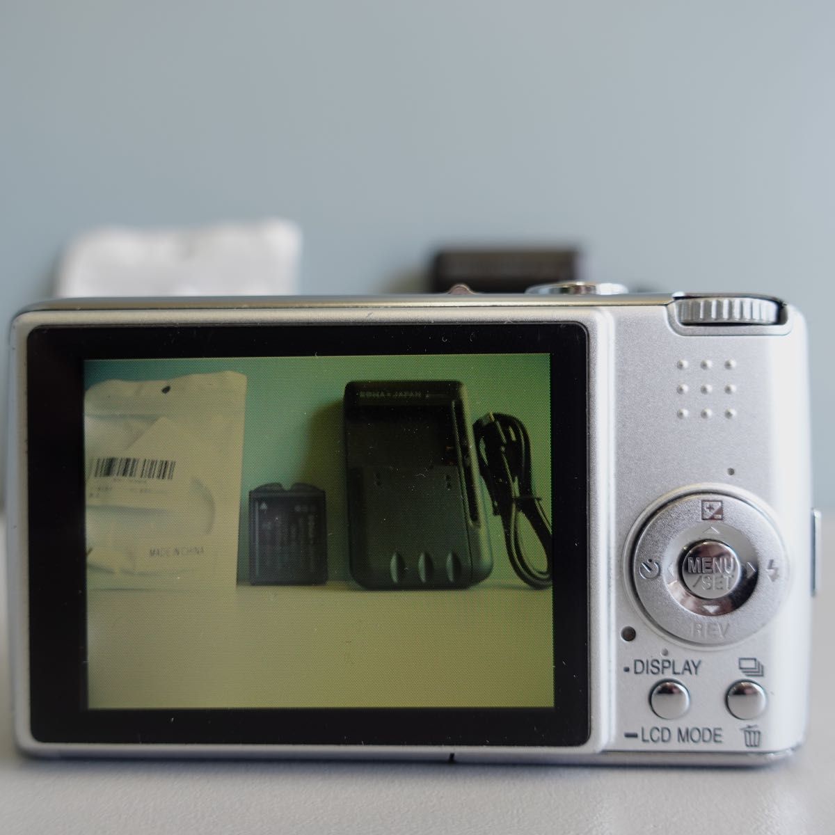 Panasonic パナソニック LUMIX DMC-FX07 シルバー デジカメ Panasonic パナソニック LUMIX DMC-FX07 シルバー デジカメ