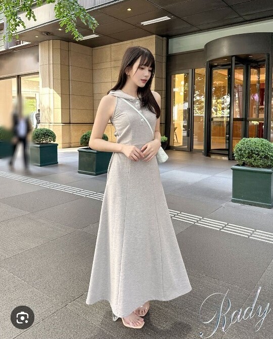 Rady フーディマキシワンピース Mサイズ 新品未使用タグ付き Rady フーディマキシワンピース Mサイズ 新品未使用タグ付き