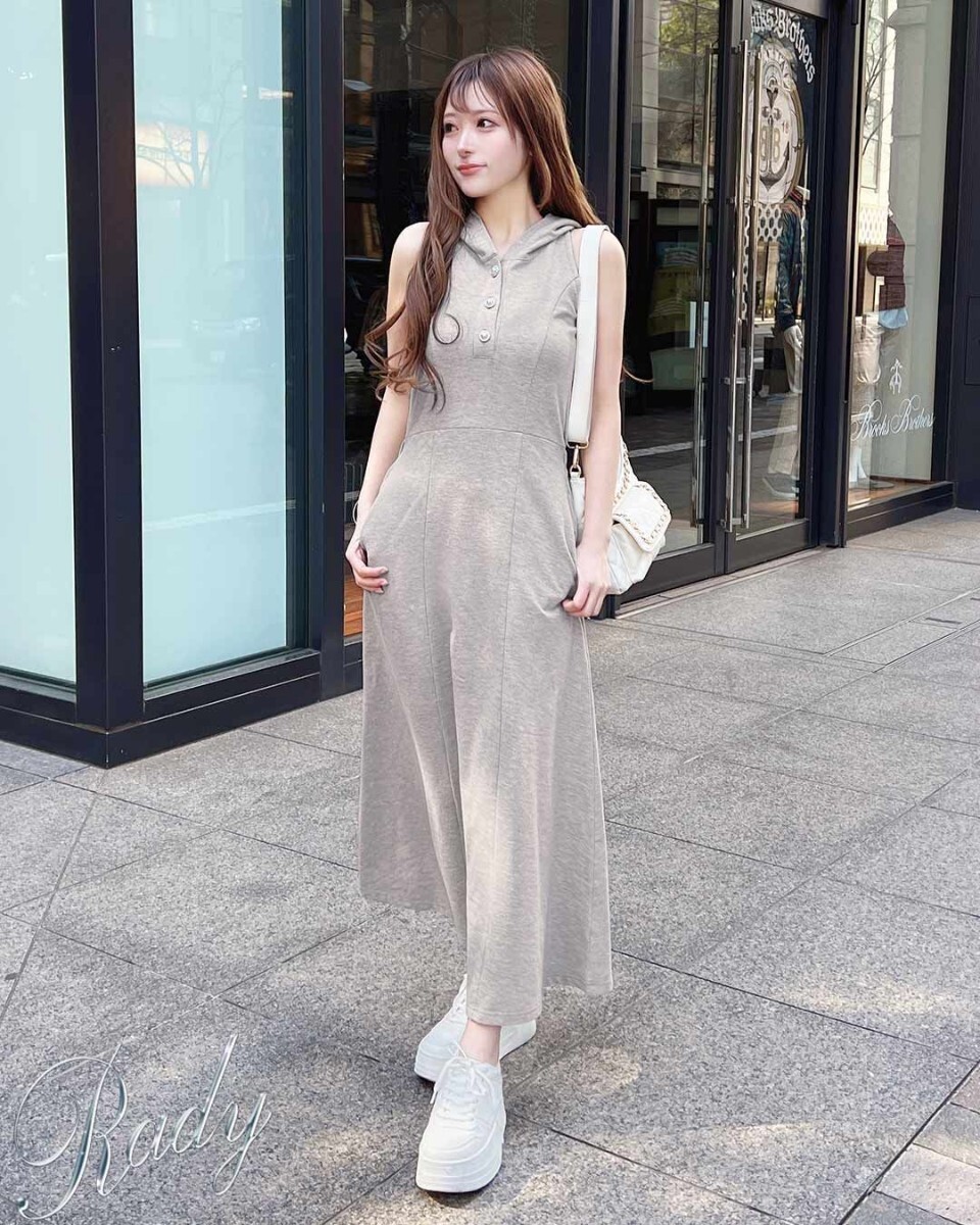 Rady フーディマキシワンピース Mサイズ 新品未使用タグ付き Rady フーディマキシワンピース Mサイズ 新品未使用タグ付き