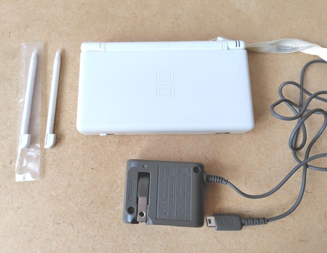 NINTENDO 任天堂 DS Lite 本体 付属品 周辺機器 アダプタ1 NINTENDO 任天堂 DS Lite 本体 付属品 周辺機器 アダプタ1