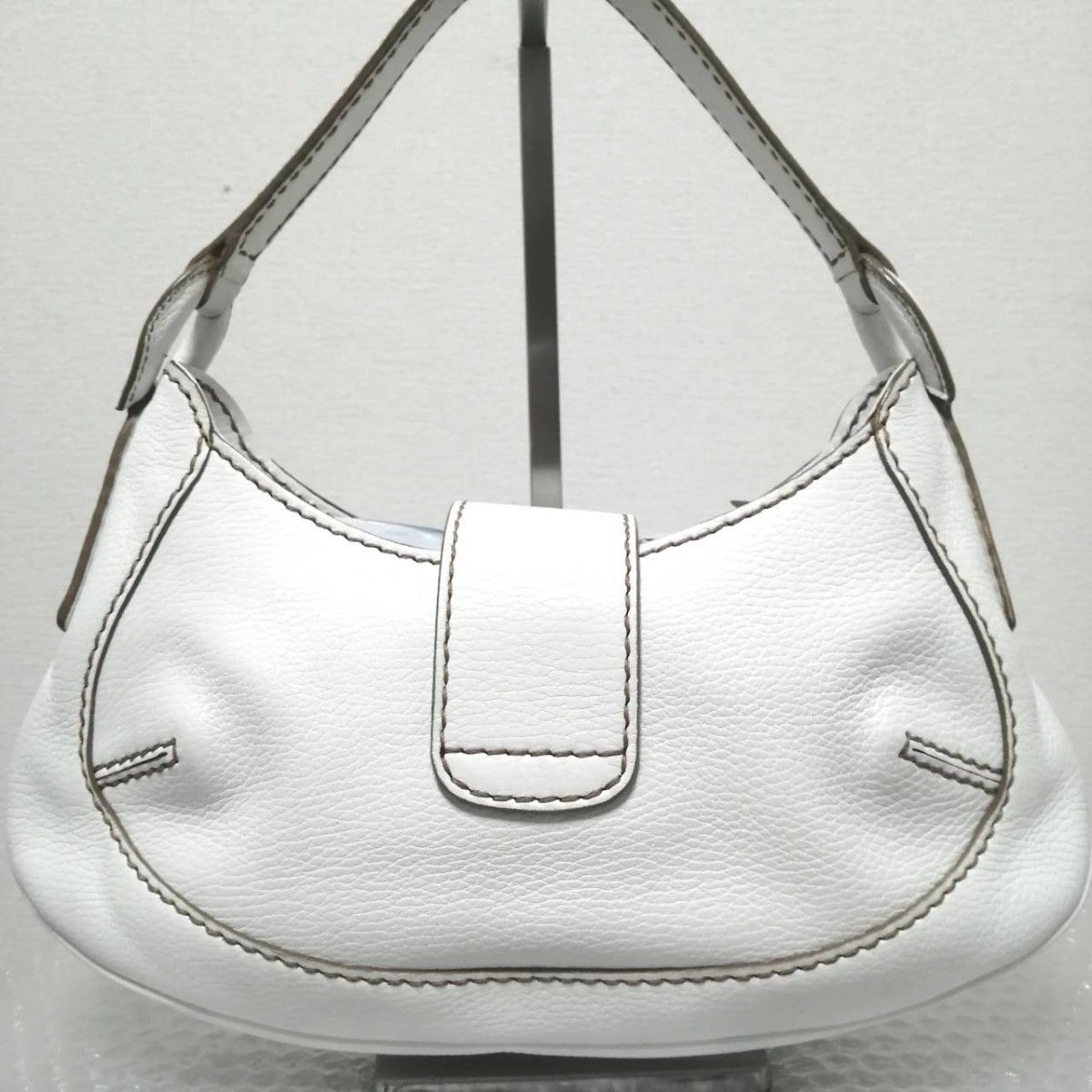 期間限定SALE【極美品】TOD'S トッズ ワンショルダーバッグ 白 期間限定SALE【極美品】TOD'S トッズ ワンショルダーバッグ 白