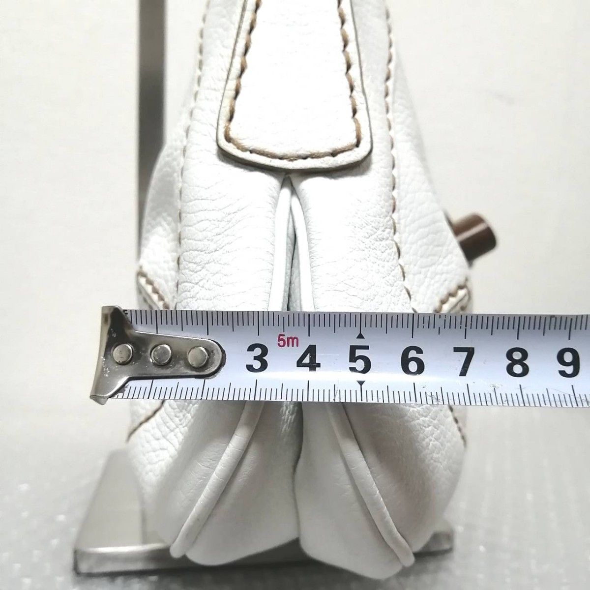 期間限定SALE【極美品】TOD'S トッズ ワンショルダーバッグ 白 期間限定SALE【極美品】TOD'S トッズ ワンショルダーバッグ 白