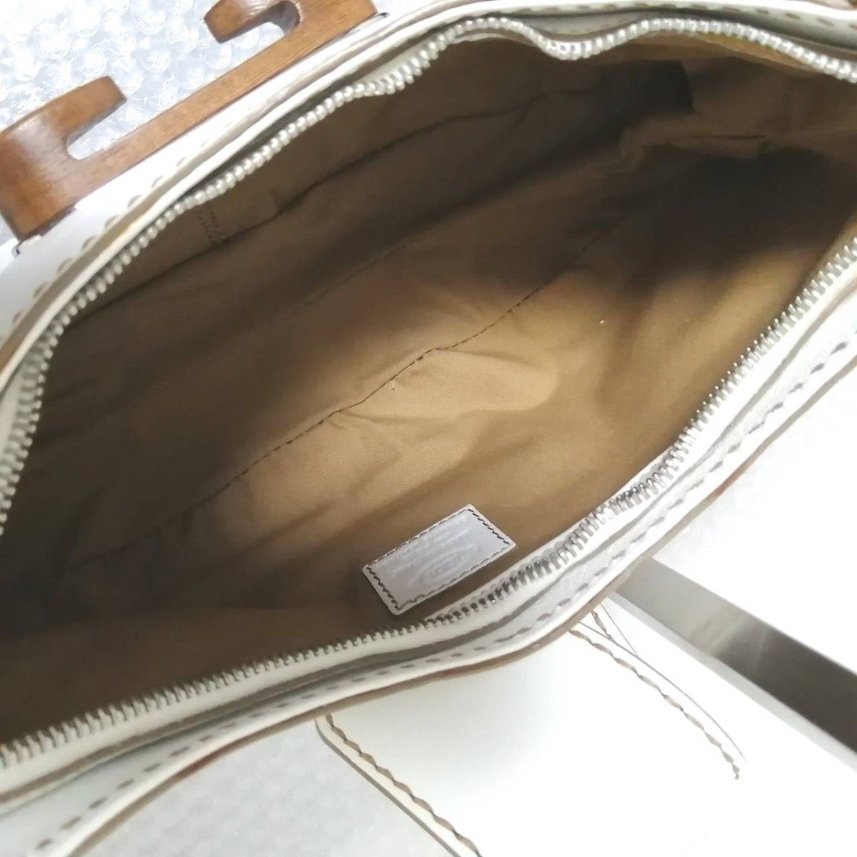 期間限定SALE【極美品】TOD'S トッズ ワンショルダーバッグ 白 期間限定SALE【極美品】TOD'S トッズ ワンショルダーバッグ 白