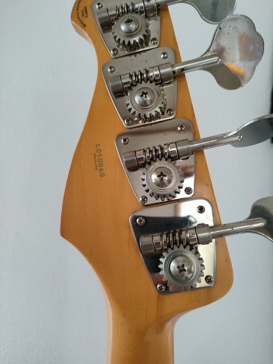 最終値下げ！【超美品】ヒストリー　エレキベース　ストラップ・ケース付き 最終値下げ！【超美品】ヒストリー エレキベース ストラップ・ケース