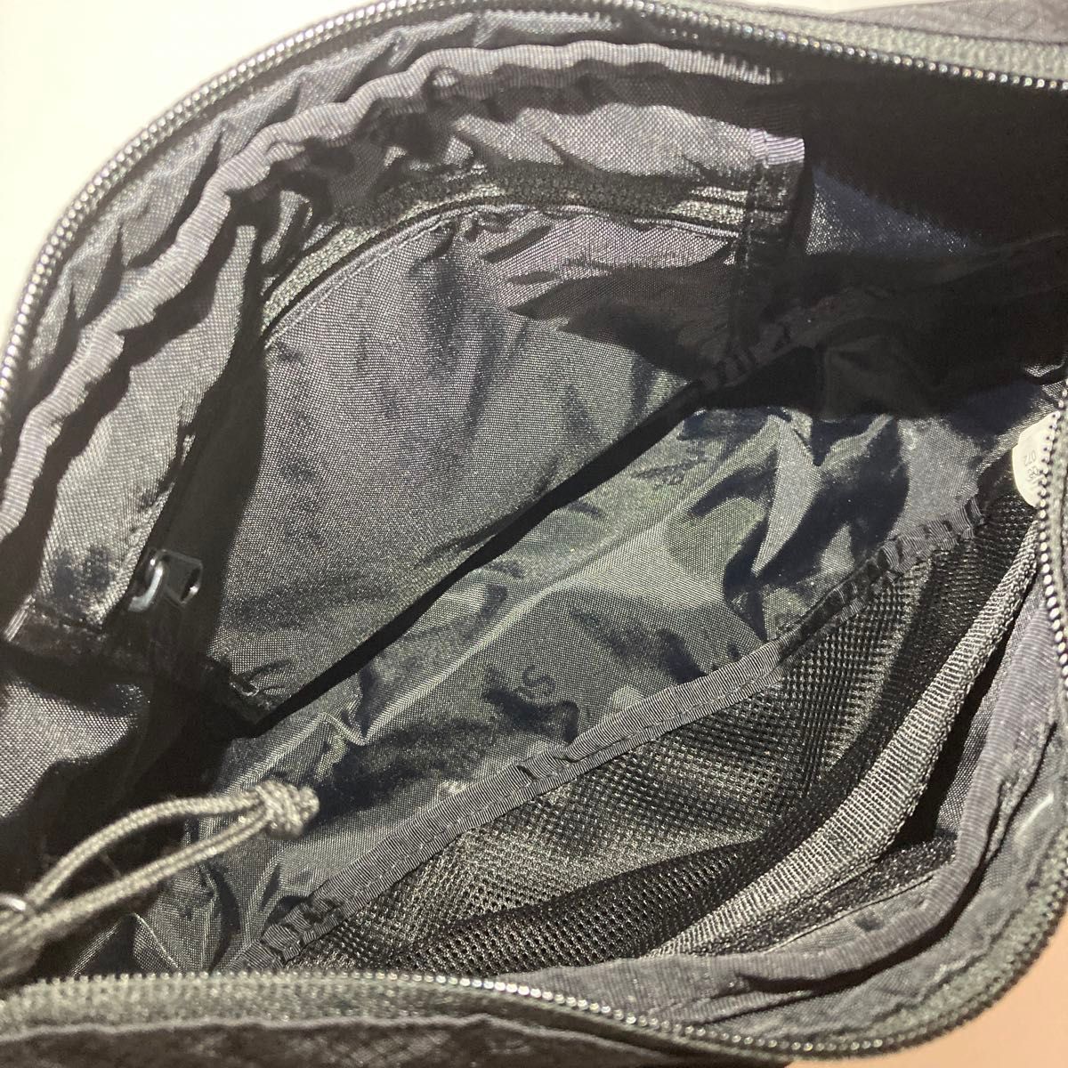 22SS Supreme Small Messenger Bag 【Black】 ショルダーバッグ 22SS Supreme Small Messenger Bag 【Black】 ショルダーバッグ