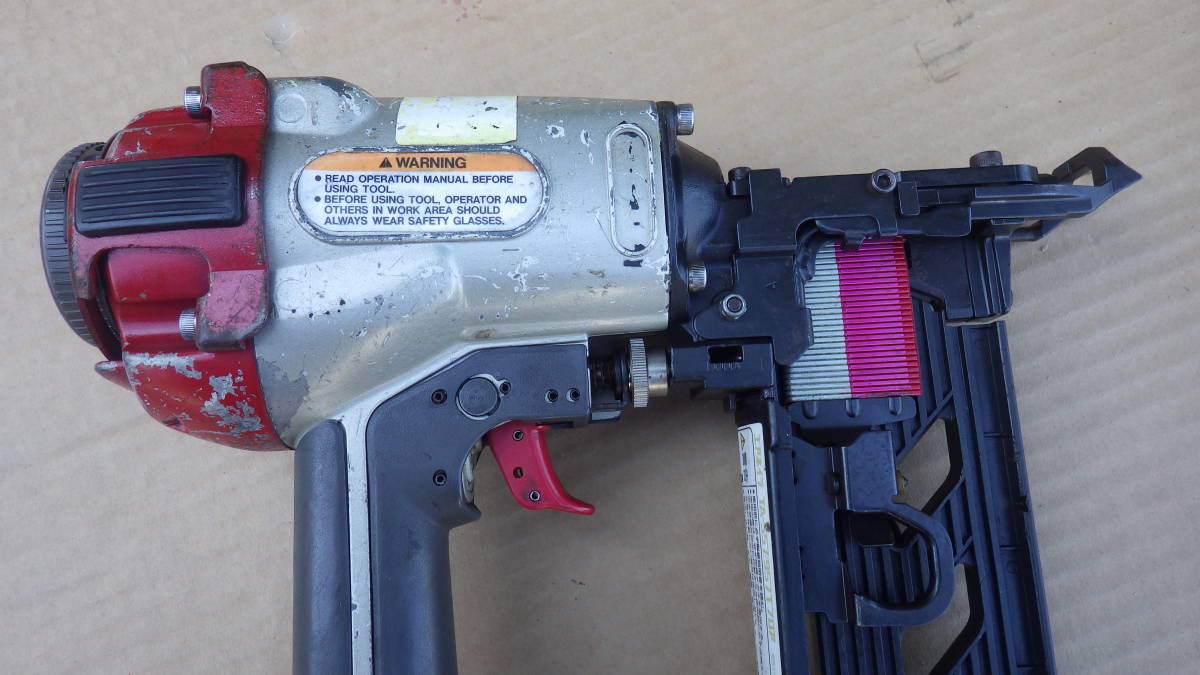 MAX エアネイラ TA557 フロアータッカ エアー釘打機 フローリング 床