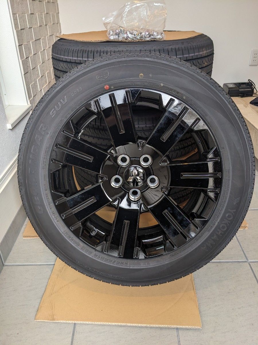 新車外し】デリカD5 CHAMONIX 純正タイヤホイール4本セット 新車外し】デリカD5 CHAMONIX 純正タイヤホイール4本セット