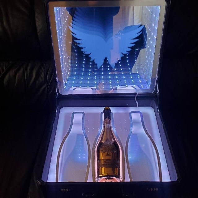 希少 エンジェル アタッシュ ケース ANGEL シャンパン LED 希少 エンジェル アタッシュ ケース ANGEL シャンパン LED