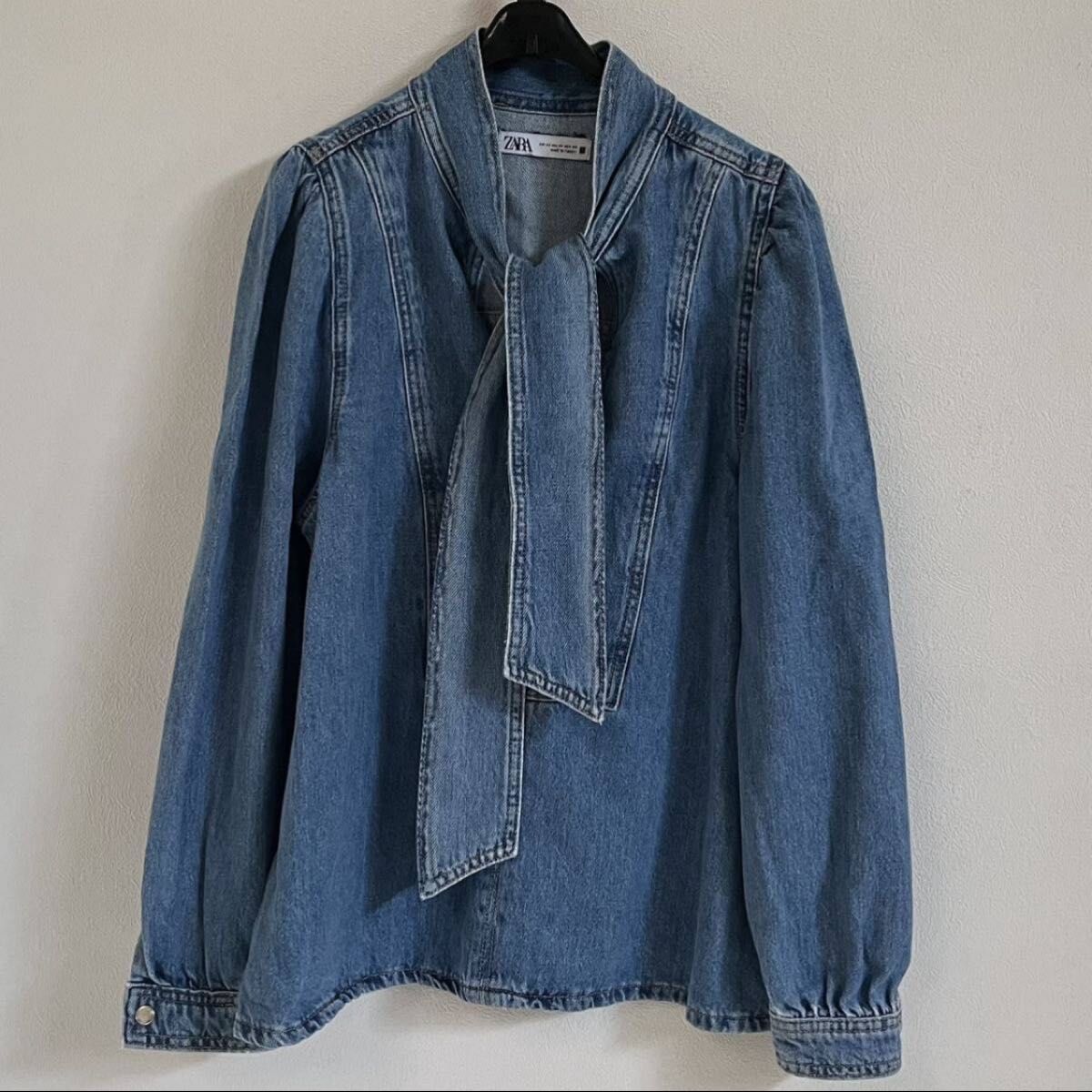 完売 ZARA ザラ リボン デニム ブラウス XS ボウタイ プル 完売 ZARA ザラ リボン デニム ブラウス XS ボウタイ プル