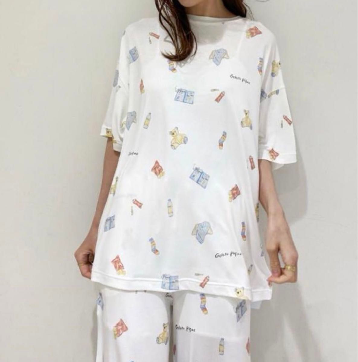 新品 ジェラートピケ ROOM柄Tシャツ&ロングパンツ 上下セット 新品 ジェラートピケ ROOM柄Tシャツ&ロングパンツ 上下セット