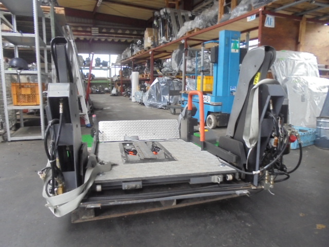 3FG4077 BH3)) Nissan Caravan DWMGE25 previous term model well cab diesel car GX original Wako industry super lift wheelchair for remote control attaching 