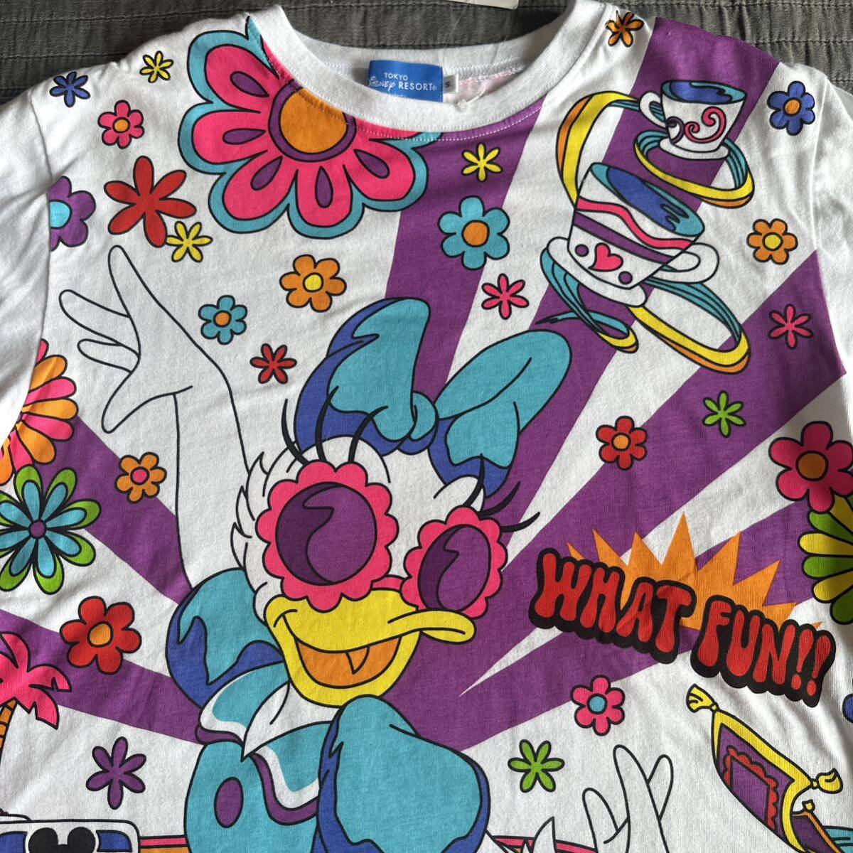 【Cakeworthy】ディズニー デイジー 85周年 男女兼用半袖Tシャツ 新品ディズニーランド購入 WHAT FUN 半袖Tシャツ 【デイジーS