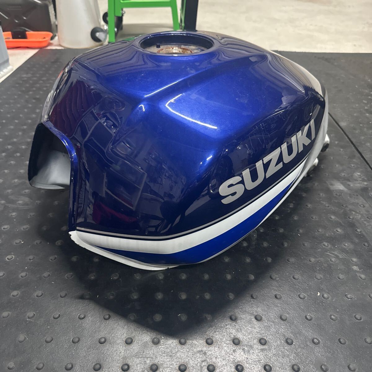 Yahoo!オークション - gsx1400 燃料タンク タンク ジャンク Yahoo!オークション - gsx1400 燃料タンク タンク ジャンク