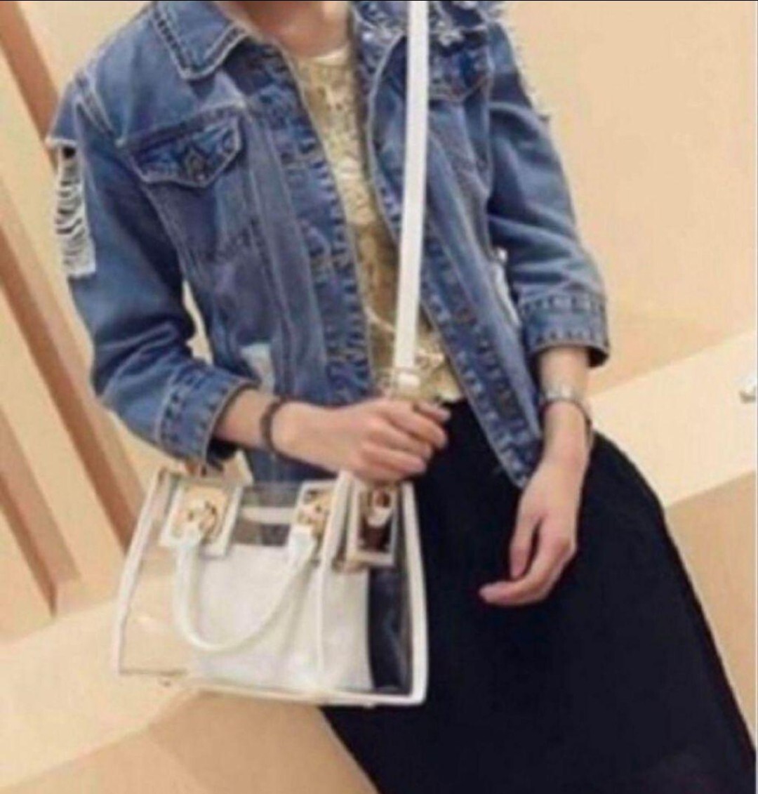 シャネルCHANEL2024母の日ボックス カメリア チャーム付きクリア シャネルCHANEL2024母の日ボックス カメリア チャーム付きクリア