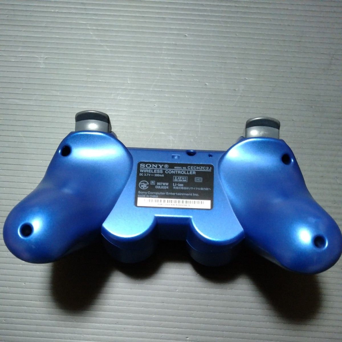 PS3】 ワイヤレスコントローラー DUALSHOCK3 タイタニウム PS3】 ワイヤレスコントローラー DUALSHOCK3 タイタニウム