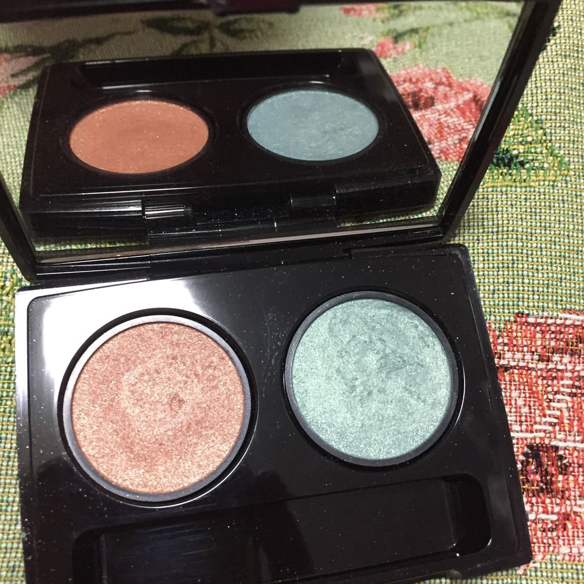 MIMC M I.M si-biomo chair chua shadow 16 North shoa eyeshadow mineral 