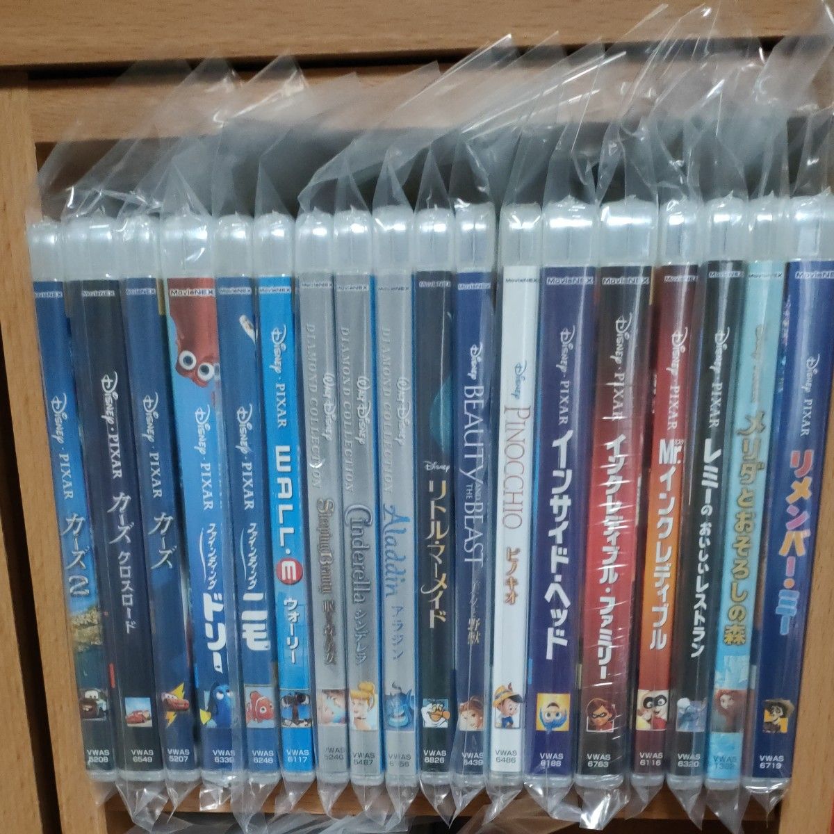 ディズニー アニメ DVD Blu-ray ブルーレイ 28作品セット 新品未 ディズニー アニメ DVD Blu-ray ブルーレイ 28作品セット 新品未