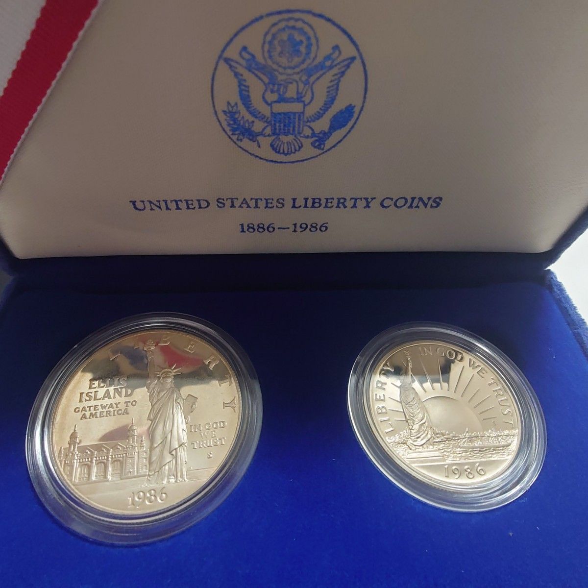1986年アメリカ銀貨 自由の女神 リバティ1ドル記念銀貨+ハーフ 1986年アメリカ銀貨 自由の女神 リバティ1ドル記念銀貨+ハーフ